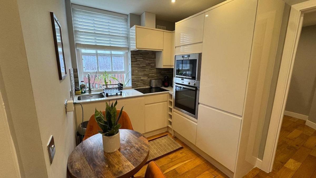 Central Apartment Londen Buitenkant foto
